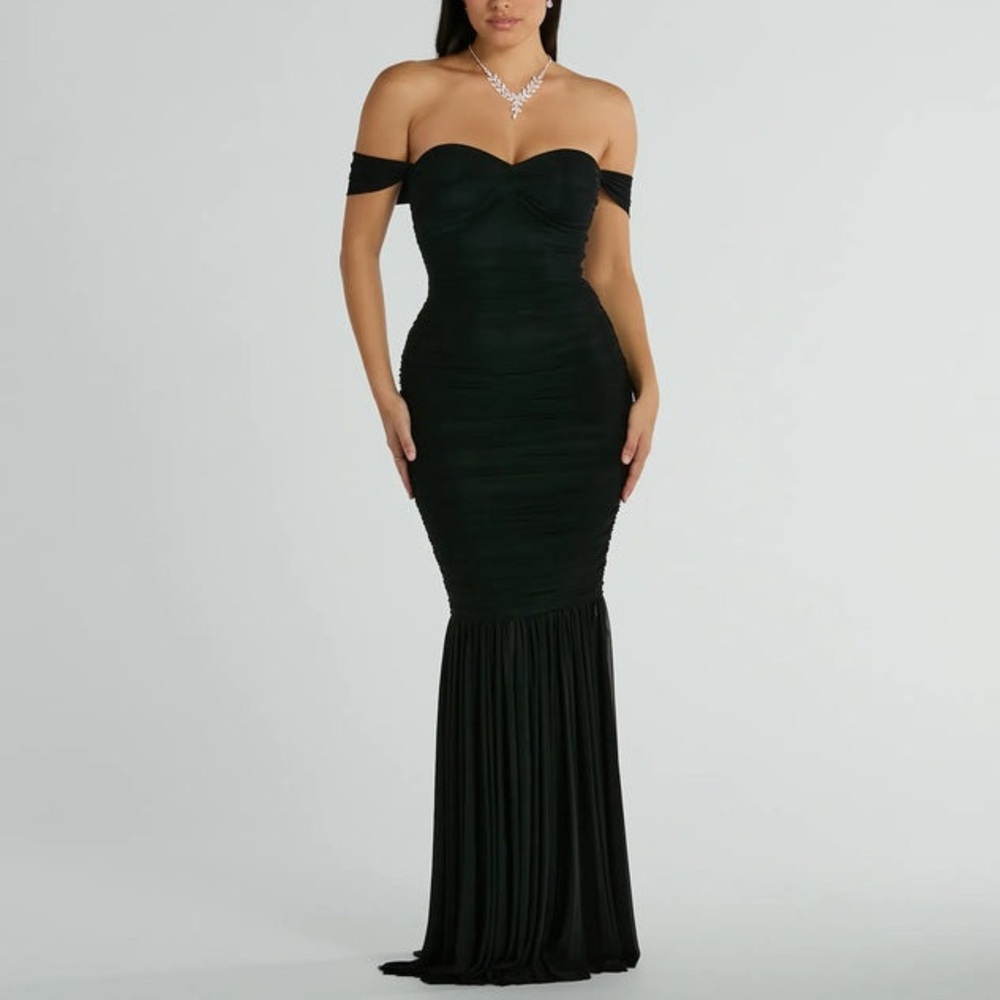 Cece Off-The-Shoulder
Mermaid Mesh Formal Dress